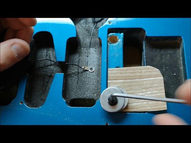 Как извлечь втулки флойд роуз из корпуса гитары How To Remove Floyd Rose Mounting Studs