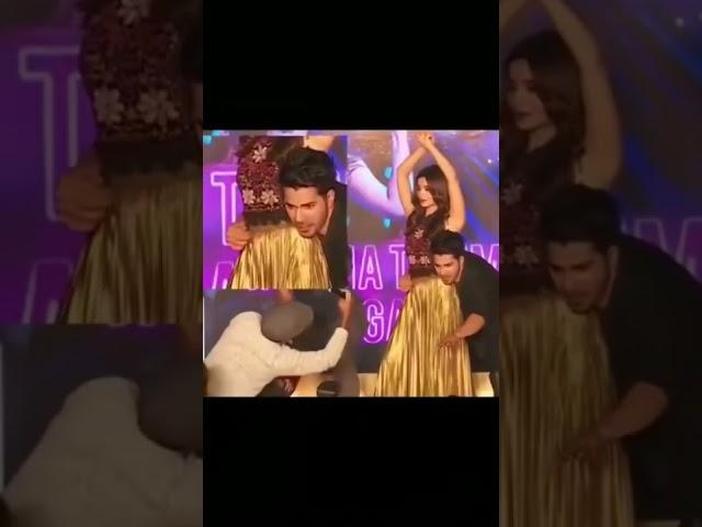 viral video of Alia Bhatt and Varun Dhawan watch it till pakda yar dil खुश हो गया