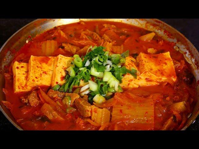 Kimchi Stew (Kimchi-jjigae: 김치찌개)