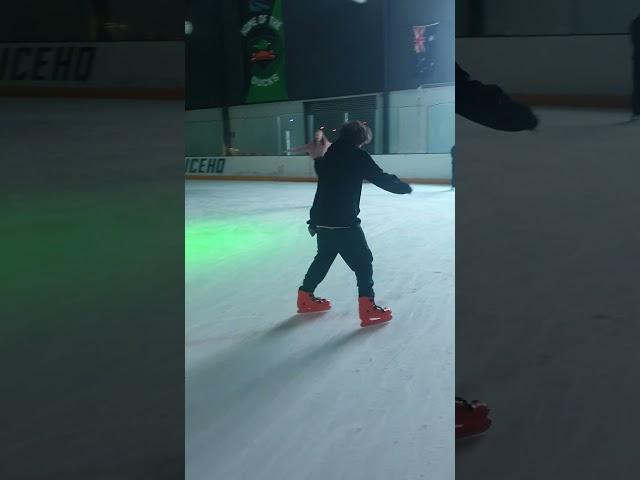 clugerfinder goes ice skating