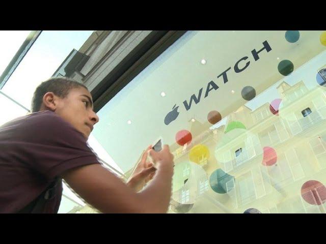 French Apple fans discover the Apple watch