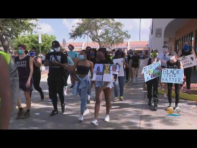 Miami Protesters Clash With Pro-Police Demonstrators