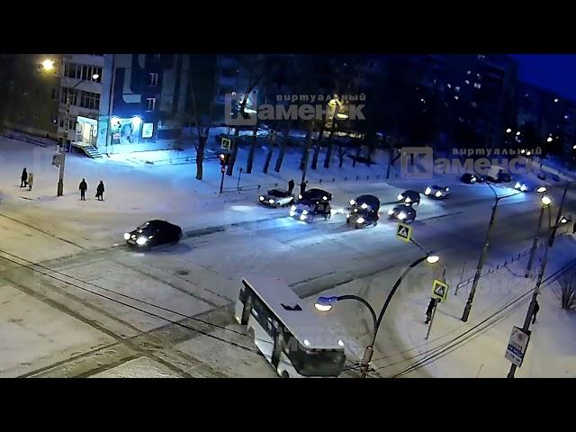 Сразу два ДТП на одном месте произошло в Каменске-Уральском
