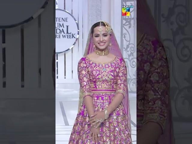 Stunning  𝐍𝐢𝐦𝐫𝐚 𝐊𝐡𝐚𝐧 Bridal Couture Week Performance #nimrakhan #shorts #youtubeshorts #short 