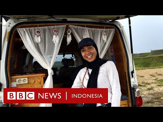 Mimi Campervan: Traveller perempuan yang travelling keliling Indonesia dengan mobil minivan