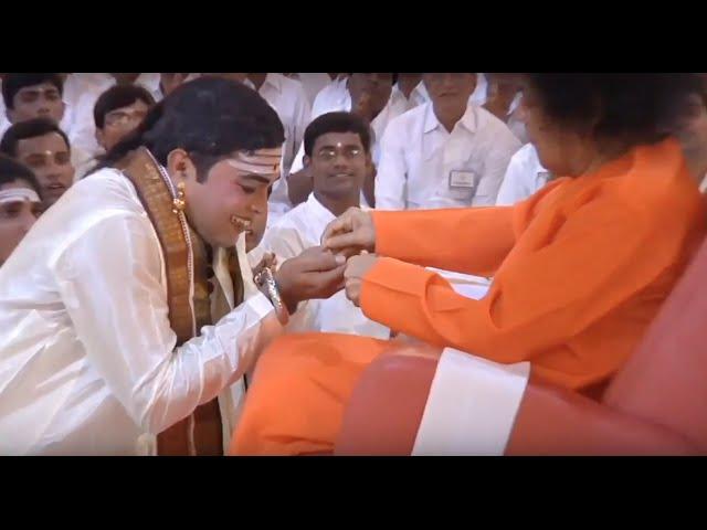 Materializations of Sathya Sai Baba