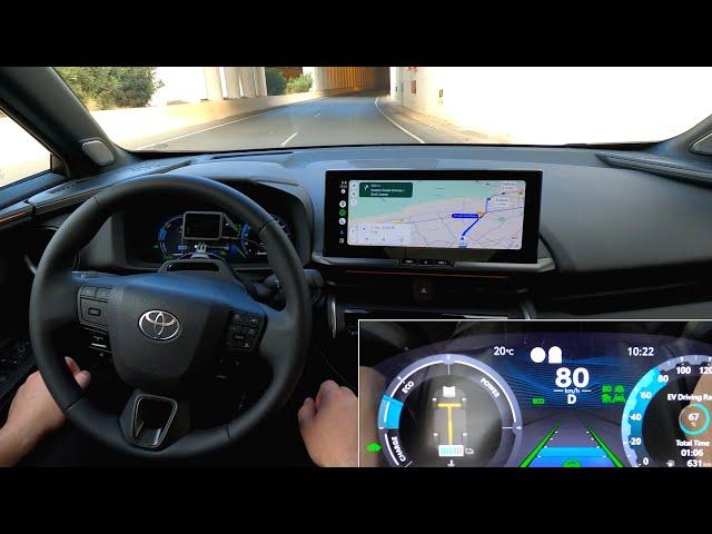 Toyota C-HR 2024: semi-autonomous driving. Adaptive Cruise Control + Lane Trace Assist. Auto-Pilot