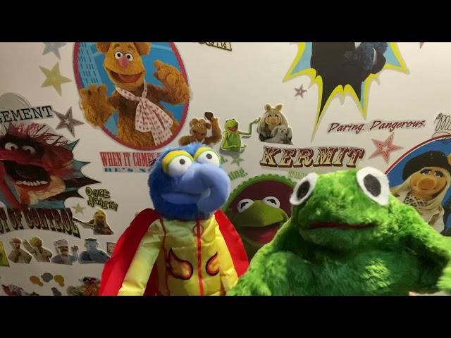 Gonzo, Robin the Frog and Miss Piggy Sing You Are My Sunshine