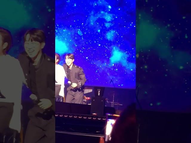 #무대마치고 쉬다 팬서비스 호출된 우리가수님 하는말씀