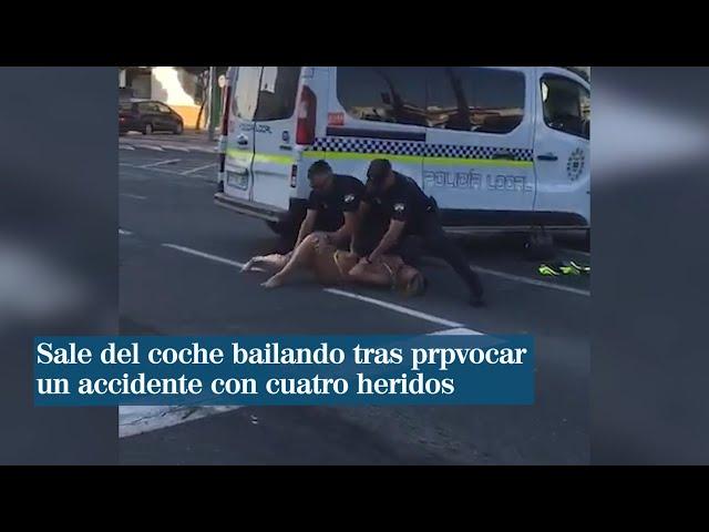 Sale del coche bailando y se resiste ante la Policía tras provocar un accidente con heridos en Lepe