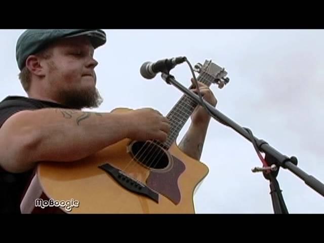 Cas Haley - "Slow Down" - Acoustic MoBoogie Rooftop Session at Lodo's