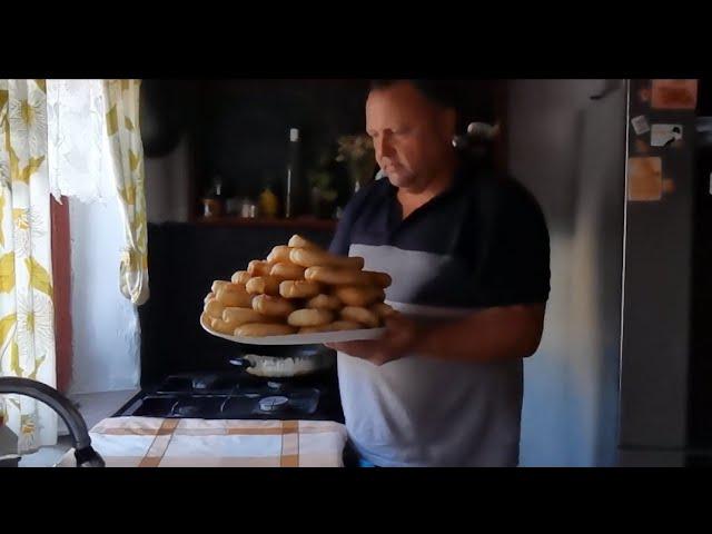 Нарешті дощік. По трохи починається. Пиріжки з яйцем та зеленню, та з картоплею.