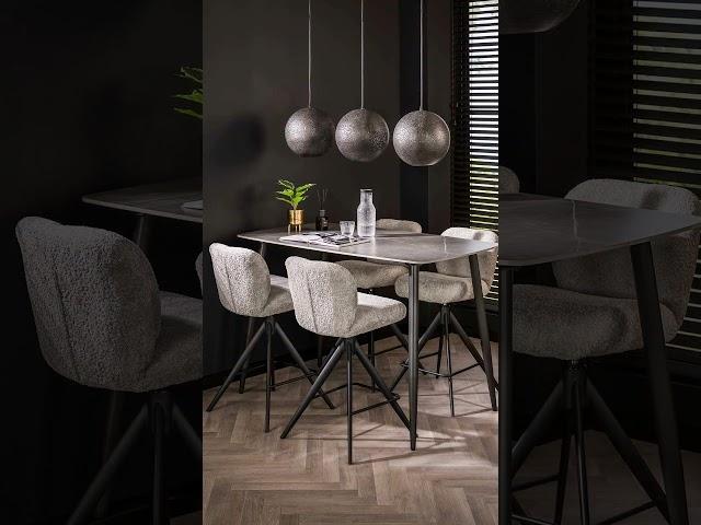 Table Haute Carrée : Élégance et Fonctionnalité dans Votre Intérieur