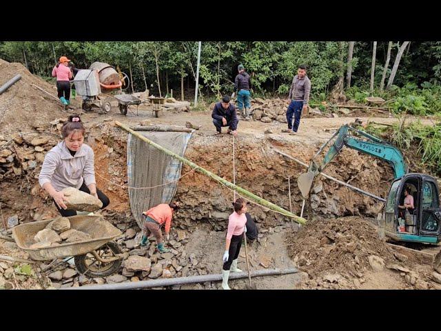 All the people of the village Finish the bottom of the drain.