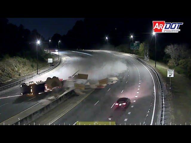 [HORROR] Arkansas: Flatbed Truck Flips & Dumps Load On Both Directions Of Interstate In Little Rock