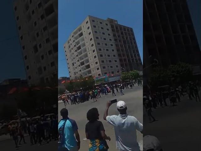 MOÇAMBIQUE: 25 de Setembro esquina com Guerra popular