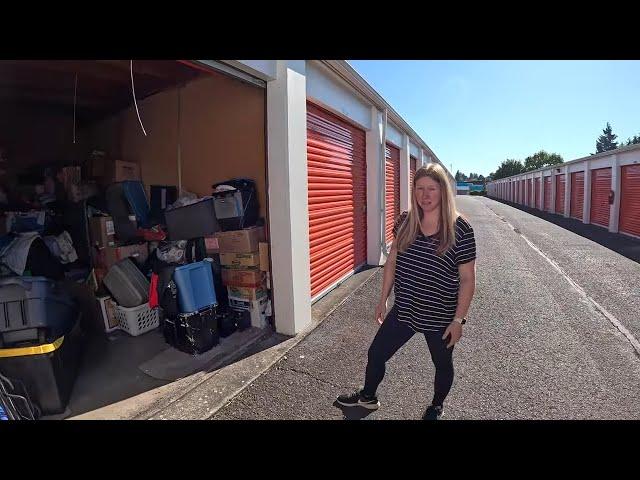 I Bought Women's Abandoned Storage Locker at Auction