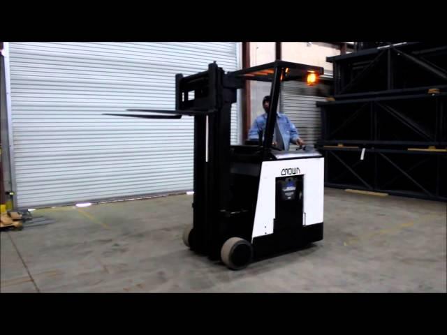 2002 CROWN RC 3000 SERIES ELECTRIC RYDER FORKLIFT MODEL RC3020 30 CAPACITY 4825 LBS