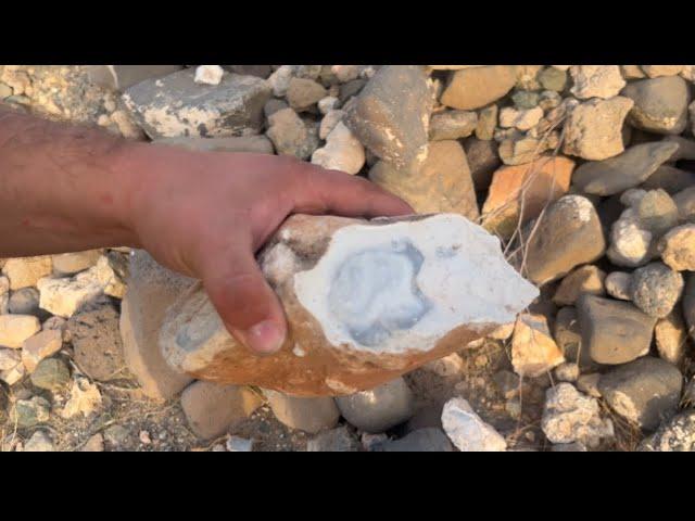 How To Identify and Find Chert, Flint, Rhyolite In the Wild.