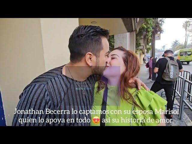 Jonathan Becerra lo captamos con su esposa Marisol quien lo apoya en todo  así su historia de amor