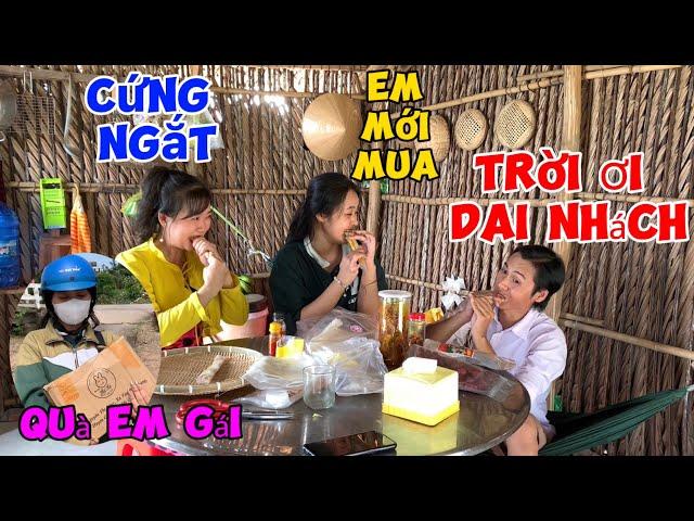 Em gái nghỉ hè đem thùng quà về thăm 2 vợ chồng Toản ai ngờ