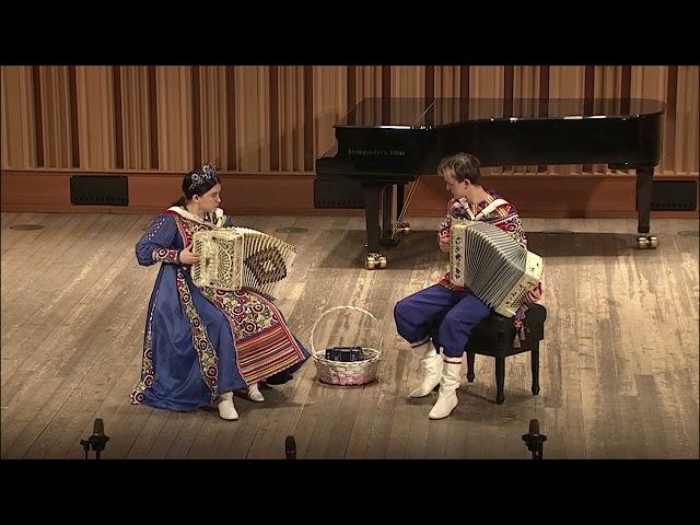 посмотрите как виртуозно  АЛИНА и МИША ХЛЕБНОВЫ играют на ГАРМОНИ