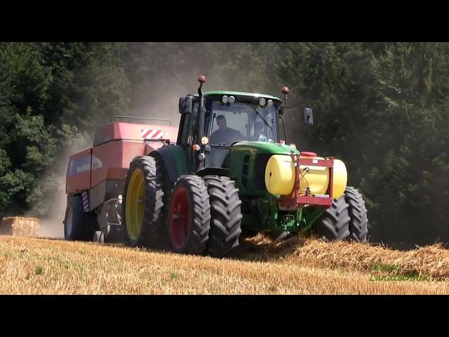 Ballenpresse New Holland BB930A und John Deere 6630 im Ernteeinsatz