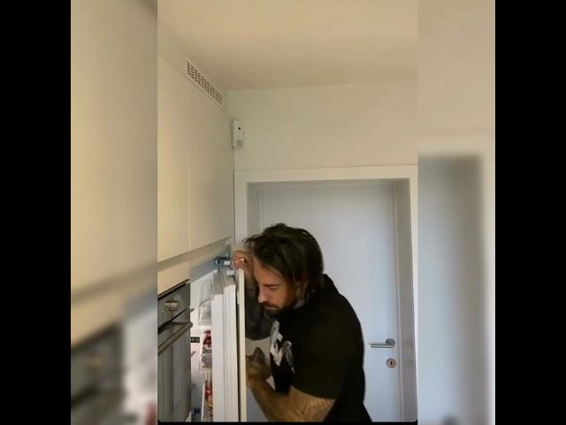 Голову сломал