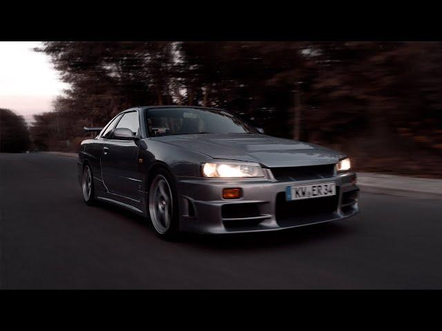 Grey 98’ R34 Skyline GTT | 4K