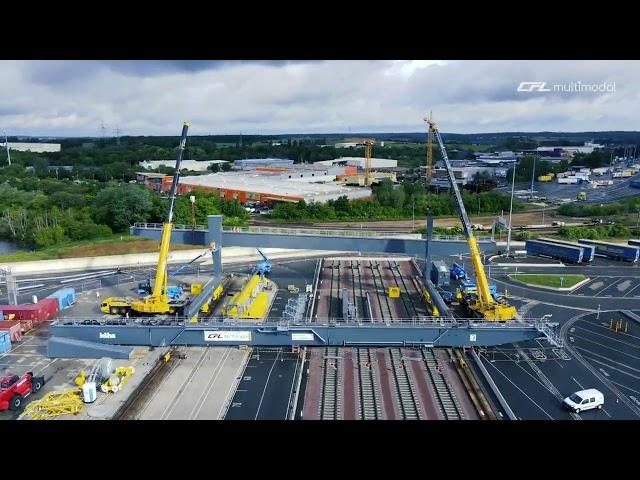 Watch how our new crane is being installed at our intermodal terminal!