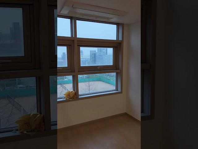 부산광역시 강서구 명지오션시티 삼정그린코아웨스트 실크도배, 씽크대 문 파손, 욕실바닥 타일깨짐, 변기테두리 백시멘트 깨진곳까지 수리 교체했어요.