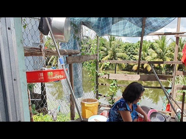 bất ngờ bà Táo đưa ông  .Táo lớn đi. để ông Táo nhỏ ở nhà vì....