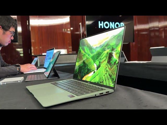 Hands-on with the Honor MagicBook Art 14 with removable webcam!