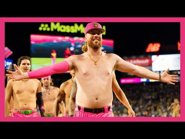 Sean Fluke Goes SHIRTLESS to STREAK All Over Savannah Bananas!