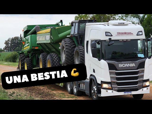 cargando el TRACTOR  y la COSECHADORA  en un CAMION GIGANTE