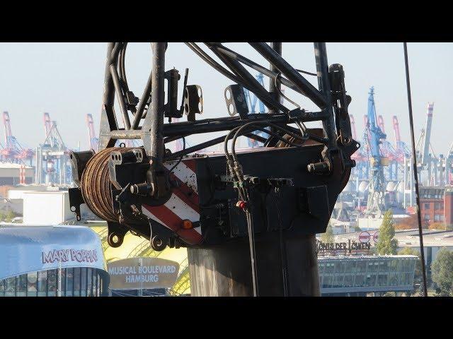 Soeren66 - LIEBHERR LTM 1250-6.1 von Thömen beim Tausch von Glasscheiben an der Elbphilharmonie