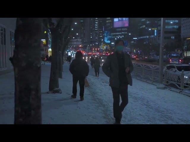 Snow in Gangnam, Seoul! Walking at Blizzard! - Korea