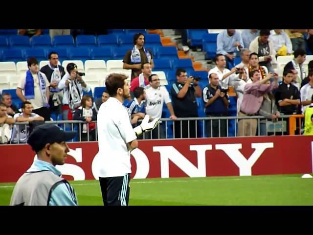 Iker Casillas warm up before match