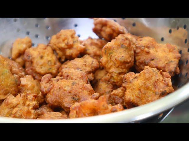 ചൂട് ചായയ്ക്കൊപ്പം കറുമുറെ പക്കുവട | Crispy Onion Pakoda | Snacks Malayalam | Ulli Bajji Pakkuvada