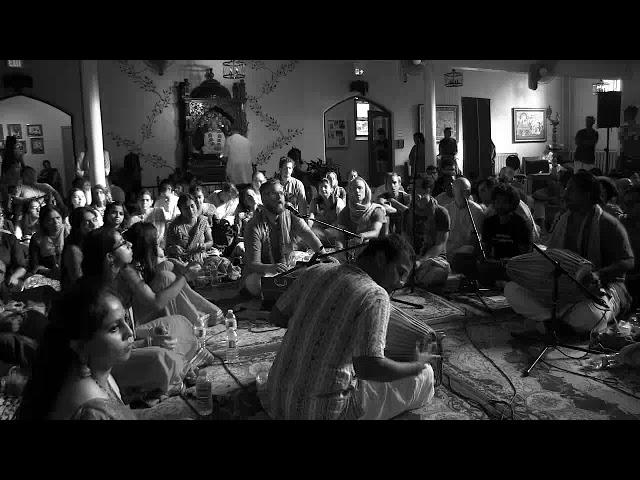 11 1800 Amala harinama dasa