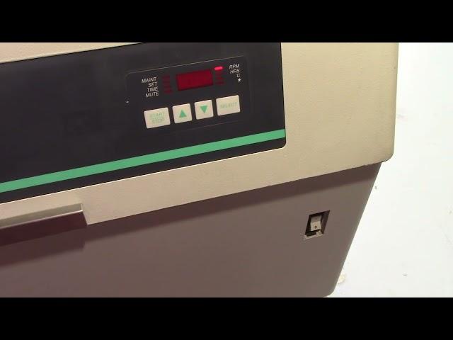 New Brunswick Innova 4300 Incubator Shaker with universal plate - temperature and shaking