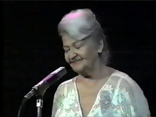 Maria de los Angeles Santana  (Sala Avellaneda-Teatro Nacional de Cuba) «Te vas juventud»