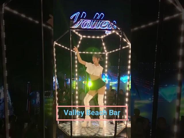 Dancer Thùy Linh | Valley Beach Bar