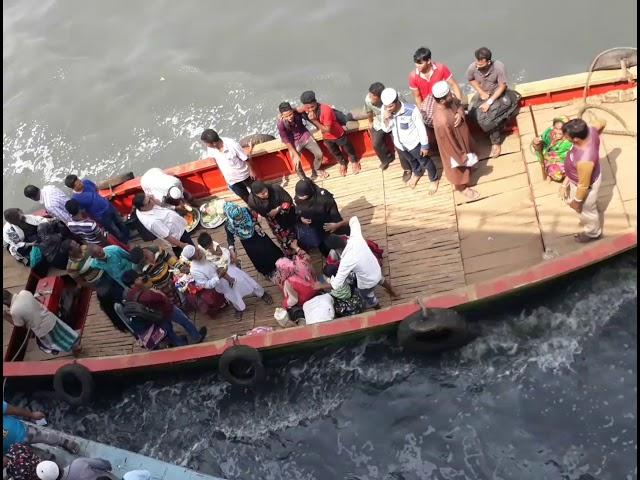 Dangerous river transport in Bangladesh