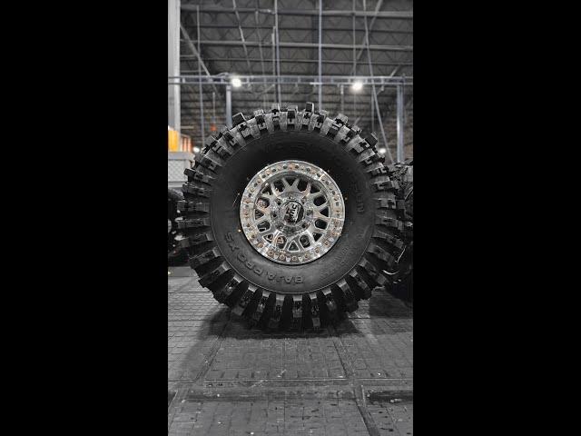 KMC KM235 17x8.5  Mickey Thompson Baja Pro XS 40x13.5