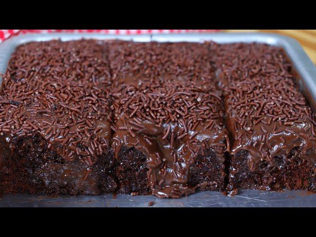 BOLO DE CHOCOLATE RÁPIDO E FÁCIL | Massa FOFA e MOLHADINHA