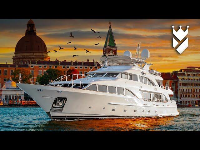 Full Walkthrough video of a stunning Benetti Classic superyacht in Venice. "BUNTY".