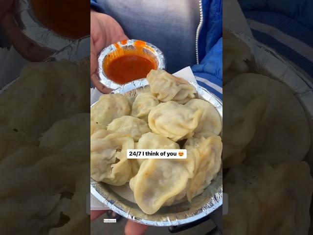 10rs ke momos#shorts #youtubeshorts #foodieonly #streetfood#swadofficial #bhukkad delhi ka#food