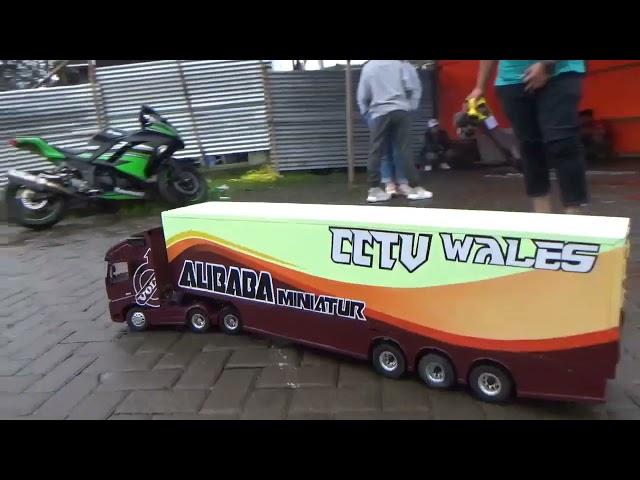 Miniatur Truk RC tenaga badak, bisa dinaikin orang dewasa