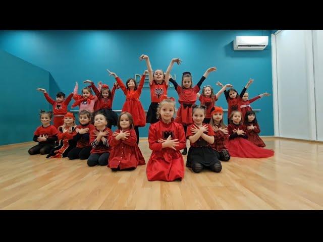 Elvana Gjata - Kuq e zi je ti ft. Flori ( #albania  Independence Day Choreography from Densen)